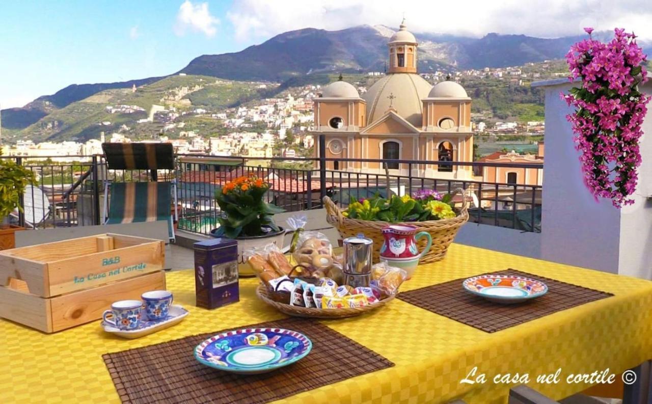 La Casa Nel Cortile Acomodação com café da manhã Vico Equense Exterior foto